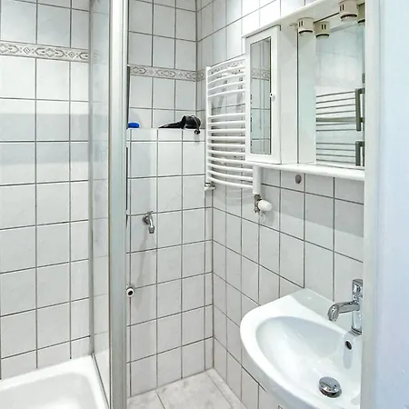 דירה 2 Bedroom Cozy In *